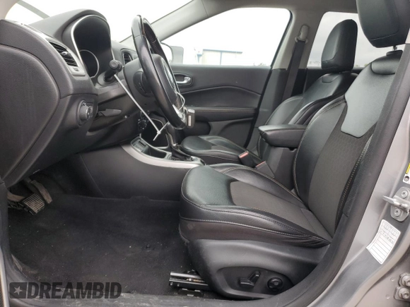 2019 Jeep Compass Latitude z VIN 3C4NJCBB1KT851572, wystawiony jako Copart lot #53131635 z przebiegiem 77 875 mil mil oraz Szkoda całkowita • Salvage title. Historia ofert i sprzedaży dostępna na DreamBid. Obrazek 7.