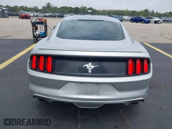 2015 Ford Mustang V6 z VIN 1FA6P8AM1F5316868, wystawiony jako IAAI lot #42618687 z przebiegiem 93 238 mil mil oraz . Historia ofert i sprzedaży dostępna na DreamBid. Obrazek 17.