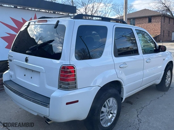 2006 Mercury Mariner Convenience with VIN 4M2YU56Z16DJ10111, listed as a Copart auction lot 86364004 with 228,526 mi miles and Clean Title. Bid and sale history available at carsss.com. Image 4.
