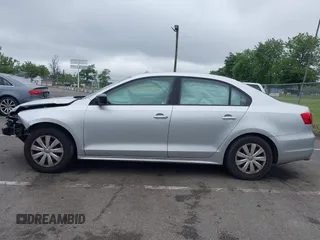 2014 Volkswagen Jetta S z VIN 3VW2K7AJ7EM217758, wystawiony jako IAAI lot #42461868 z przebiegiem 141 962 mil mil oraz . Historia ofert i sprzedaży dostępna na DreamBid. Obrazek 14.