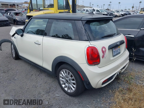 2015 MINI Hardtop S z VIN WMWXP7C55F2A39819, wystawiony jako IAAI lot #42338717 z przebiegiem 64 961 mil mil oraz . Historia ofert i sprzedaży dostępna na DreamBid. Obrazek 3.