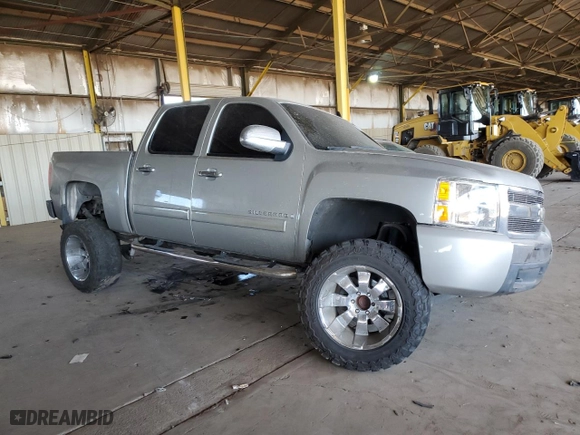 2007 Chevrolet Silverado 1500 LT w/1LT with VIN 2GCEC13C771612512, listed as a Copart auction lot 47241715 with 131,495 mi miles and Salvage Title. Bid and sale history available at carsss.com. Image 4.