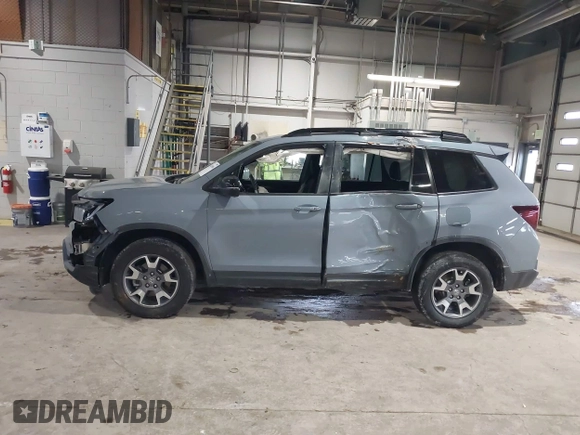 2022 Honda Passport TrailSport with VIN 5FNYF8H68NB003147, listed as a IAAI auction lot 41269006 with 61,026 mi miles and . Bid and sale history available at DreamBid. Image 6.