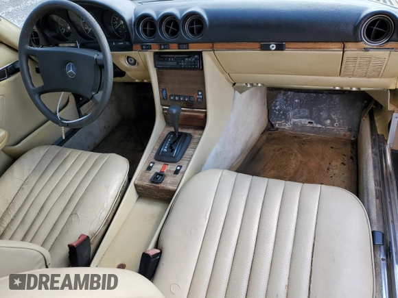 1983 Mercedes-Benz 380 SL z VIN WDBBA45AXDB020618, wystawiony jako Copart lot #49071775 z przebiegiem 111 064 mil mil oraz Czysty tytuł • Clean title. Historia ofert i sprzedaży dostępna na DreamBid. Obrazek 8.