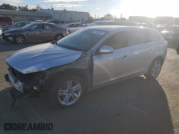 2015 Volvo V60 z VIN YV1612SB6F1211119, wystawiony jako Copart lot #77466004 z przebiegiem 144 388 mil mil oraz Szkoda całkowita • Salvage title. Historia ofert i sprzedaży dostępna na DreamBid. Obrazek 1.