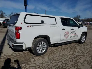 2019 Chevrolet Silverado 1500 Custom with VIN 1GCRYBEH2KZ337231, listed as a Copart auction lot 42398445 with 143,206 mi miles and Salvage Title. Bid and sale history available at DreamBid. Image 3.