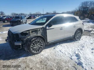 2019 Lincoln Nautilus Reserve with VIN 2LMPJ8LP0KBL66836, listed as a Copart auction lot 46239495 with 123,793 mi miles and Salvage Title. Bid and sale history available at carsss.com. Image 1.