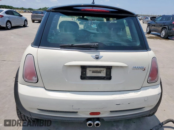 2005 MINI Hardtop S z VIN WMWRE33515TG96892, wystawiony jako Copart lot #61067725 z przebiegiem 130 542 mil mil oraz Czysty tytuł • Clean title. Historia ofert i sprzedaży dostępna na DreamBid. Obrazek 6.