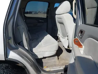 2007 GMC Yukon SLE w/3SA with VIN 1GKFC13C57R317747, listed as a IAAI auction lot 41628540 with 204,705 mi miles. Bid and sale history available at carsss.com. Image 8.