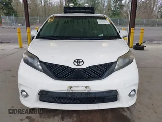 2011 Toyota Sienna SE with VIN 5TDXK3DC0BS060424, listed as a IAAI auction lot 41895621 with 149,332 mi miles. Bid and sale history available at carsss.com. Image 12.