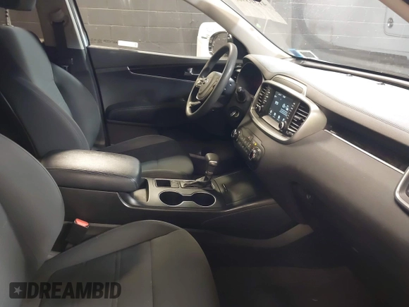 2019 Kia Sorento LX with VIN 5XYPGDA38KG558444, listed as a IAAI auction lot 41303905 with 148,567 mi miles. Bid and sale history available at carsss.com. Image 5.
