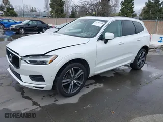 2018 Volvo XC60 Momentum with VIN YV4102RK6J1008472, listed as a IAAI auction lot 41789008 with 64,123 mi miles. Bid and sale history available at carsss.com. Image 17.