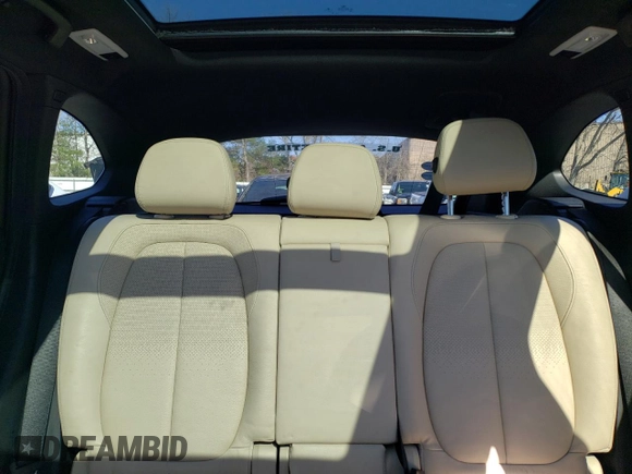 2016 BMW X1 xDrive28i z VIN WBXHT3C3XGP888701, wystawiony jako Copart lot #51409205 z przebiegiem 94 713 mil mil oraz Szkoda całkowita • Salvage title. Historia ofert i sprzedaży dostępna na DreamBid. Obrazek 10.