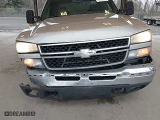2006 Chevrolet Silverado 2500HD LT1 with VIN 1GCHK23U16F261716, listed as a IAAI auction lot 41892408 with 273,228 mi miles. Bid and sale history available at carsss.com. Image 6.