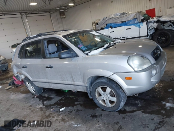 2005 Hyundai Tucson GL with VIN KM8JM12B25U171048, listed as a IAAI auction lot 41634099 with 188,086 mi miles. Bid and sale history available at carsss.com. Image 12.