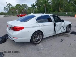 2020 BMW 5 Series 530i z VIN WBAJR3C02LWW65567, wystawiony jako IAAI lot #42113467 z przebiegiem 51 300 mil mil oraz . Historia ofert i sprzedaży dostępna na DreamBid. Obrazek 4.