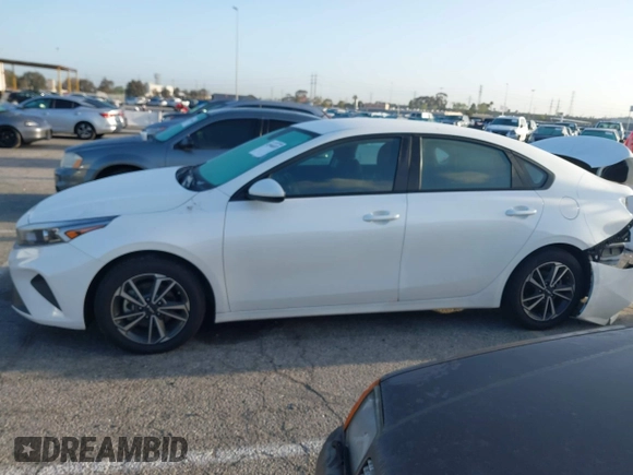 2023 Kia Forte LXS z VIN 3KPF24AD6PE539124, wystawiony jako IAAI lot #41946697 z przebiegiem 57 512 mil mil oraz . Historia ofert i sprzedaży dostępna na DreamBid. Obrazek 15.