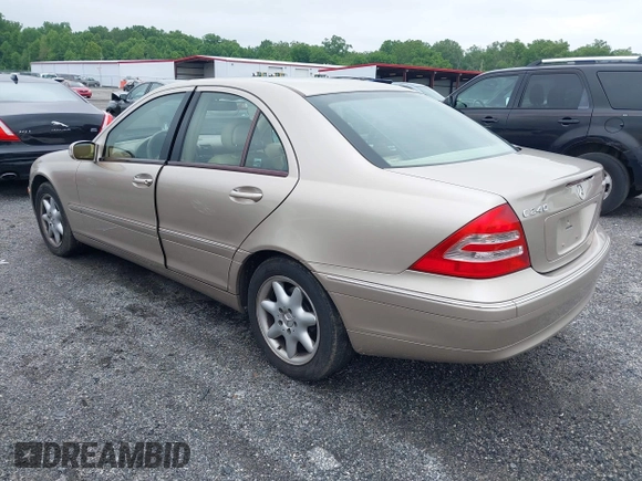 2004 Mercedes-Benz C 240 z VIN WDBRF81J14F450611, wystawiony jako IAAI lot #42420473 z przebiegiem 104 498 mil mil oraz . Historia ofert i sprzedaży dostępna na DreamBid. Obrazek 3.