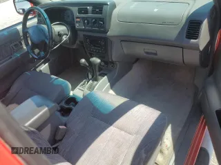 2000 Nissan Frontier XE z VIN 1N6ED26Y7YC392971, wystawiony jako Copart lot #61301035 z przebiegiem 182 149 mil mil oraz Czysty tytuł • Clean title. Historia ofert i sprzedaży dostępna na DreamBid. Obrazek 8.
