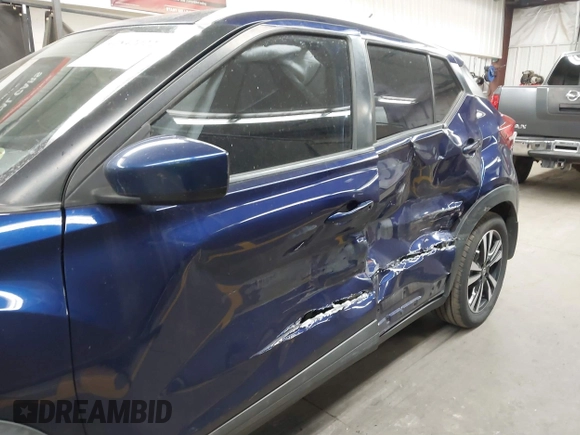 2019 Nissan Kicks S with VIN 3N1CP5CU4KL523051, listed as a IAAI auction lot 41842022 with 81,929 mi miles and . Bid and sale history available at carsss.com. Image 6.