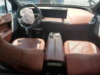 2022 BMW iX xDrive50 z VIN WB523CF02NCJ71343, wystawiony jako Copart lot #53404674 z przebiegiem 14 917 mil mil oraz Szkoda całkowita • Salvage title. Historia ofert i sprzedaży dostępna na DreamBid. Obrazek 8.