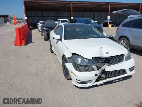 2015 Mercedes-Benz C-Class C 250 with VIN WDDGJ4HB1FG403788, listed as a IAAI auction lot 40495537 with 129,832 mi miles. Bid and sale history available at carsss.com. Image 1.