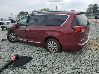 2018 Chrysler Pacifica Touring L z VIN 2C4RC1BG5JR214133, wystawiony jako Copart lot #52421705 z przebiegiem 76 554 mil mil oraz Szkody całkowita. Historia ofert i sprzedaży dostępna na DreamBid. Obrazek 2.