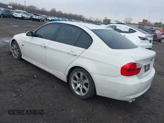 2008 BMW 3 Series 328xi with VIN WBAVC73518KP39338, listed as a IAAI auction lot 41474955 with 132,484 mi miles. Bid and sale history available at carsss.com. Image 3.