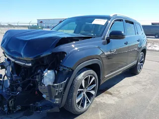 2024 Volkswagen Atlas SEL Premium R-Line z VIN 1V2FR2CA1RC538085, wystawiony jako IAAI lot #41910774 z przebiegiem 15 382 mil mil oraz . Historia ofert i sprzedaży dostępna na DreamBid. Obrazek 2.
