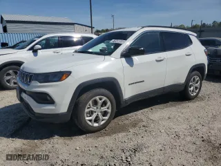 2024 Jeep Compass Latitude with VIN 3C4NJDBNXRT118902, listed as a Copart auction lot 51048055 with 29,705 mi miles and Clean Title. Bid and sale history available at carsss.com. Image 1.