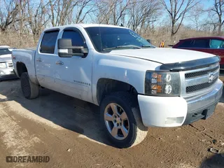 2007 Chevrolet Silverado 1500 LT w/1LT with VIN 2GCEK13M371644904, listed as a IAAI auction lot 41445254 with 294,391 mi miles. Bid and sale history available at carsss.com. Image 1.