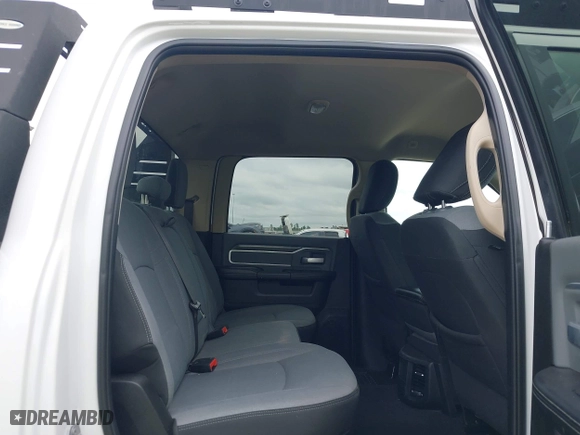 2019 Ram 2500 Big Horn with VIN 3C6UR5DL7KG587151, listed as a IAAI auction lot 42086628 with 137,868 mi miles. Bid and sale history available at carsss.com. Image 8.