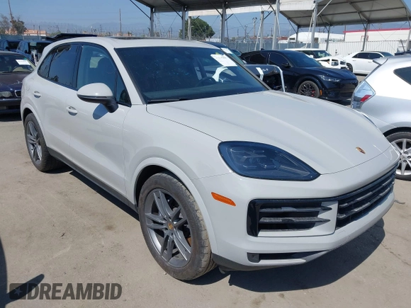 2024 Porsche Cayenne z VIN WP1AA2AY5RDA02624, wystawiony jako IAAI lot #42205528 z przebiegiem Nie podano mil oraz . Historia ofert i sprzedaży dostępna na DreamBid. Obrazek 1.