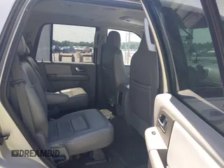 2005 Ford Expedition Special Service z VIN 1FMPU15525LA96003, wystawiony jako IAAI lot #42249507 z przebiegiem 284 080 mil mil oraz . Historia ofert i sprzedaży dostępna na DreamBid. Obrazek 8.