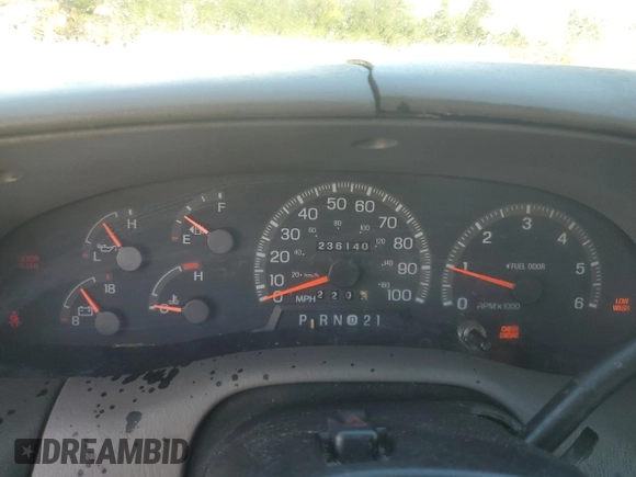 1997 Ford Expedition XLT with VIN 1FMEU17L2VLB74797, listed as a Copart auction lot 61377745 with 236,140 mi miles and Salvage title. Bid and sale history available at DreamBid. Image 9.