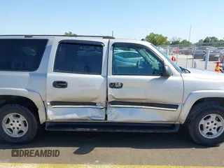 2005 Chevrolet Suburban LT z VIN 3GNEC16Z25G158651, wystawiony jako IAAI lot #42013616 z przebiegiem 221 755 mil mil oraz . Historia ofert i sprzedaży dostępna na DreamBid. Obrazek 6.