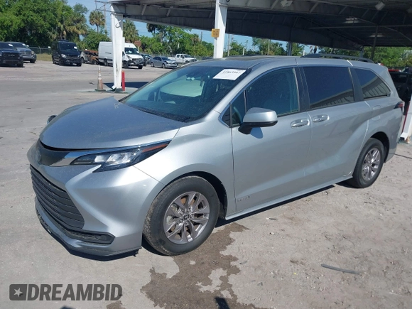2021 Toyota Sienna LE with VIN 5TDBRKEC2MS021058, listed as a IAAI auction lot 41863947 with 73,608 mi miles. Bid and sale history available at carsss.com. Image 17.