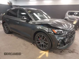 2024 Audi SQ5 Premium Plus z VIN WA1B4AFY5R2014391, wystawiony jako IAAI lot #42282509 z przebiegiem 16 652 mil mil oraz . Historia ofert i sprzedaży dostępna na DreamBid. Obrazek 1.