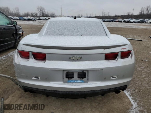 2010 Chevrolet Camaro 2LT z VIN 2G1FC1EV0A9168569, wystawiony jako Copart lot #44438265 z przebiegiem 128 999 mil mil oraz Szkoda całkowita • Salvage title. Historia ofert i sprzedaży dostępna na DreamBid. Obrazek 6.