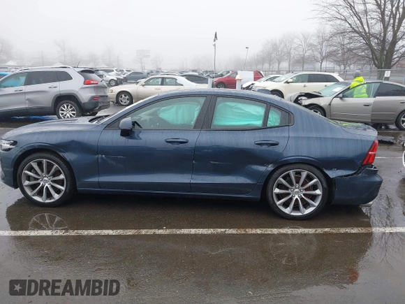 2019 Volvo S60 Momentum with VIN 7JRA22TK2KG013593, listed as a IAAI auction lot 41560933 with 49,619 mi miles. Bid and sale history available at carsss.com. Image 14.