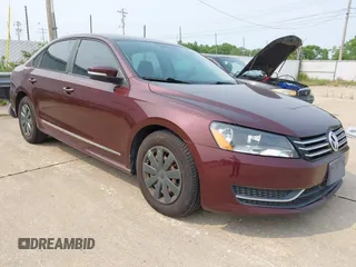 2013 Volkswagen Passat Wolfsburg Edition z VIN 1VWAP7A37DC021415, wystawiony jako IAAI lot #42402557 z przebiegiem 145 025 mil mil oraz . Historia ofert i sprzedaży dostępna na DreamBid. Obrazek 1.
