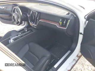 2024 Volvo S60 Plus Dark Theme z VIN 7JRL12TL6RG310347, wystawiony jako IAAI lot #40331210 z przebiegiem 1 259 mil mil oraz . Historia ofert i sprzedaży dostępna na DreamBid. Obrazek 5.