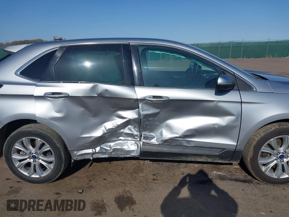 2022 Ford Edge Titanium z VIN 2FMPK4K95NBA33637, wystawiony jako IAAI lot #42074777 z przebiegiem 58 733 mil mil oraz . Historia ofert i sprzedaży dostępna na DreamBid. Obrazek 13.