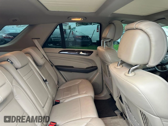 2014 Mercedes-Benz M 550 with VIN 4JGDA7DB0EA386032, listed as a Copart auction lot 61507465 with 131,078 mi miles and Clean title. Bid and sale history available at DreamBid. Image 6.