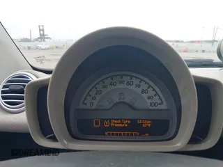 2015 Smart fortwo Passion with VIN WMEEJ9AA4FK831076, listed as a IAAI auction lot 42424797 with Not provided miles and . Bid and sale history available at DreamBid. Image 12.