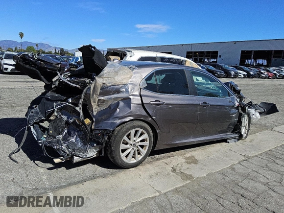 2023 Toyota Camry LE z VIN 4T1R11AKXPU764124, wystawiony jako Copart lot #47268875 z przebiegiem 37 406 mil mil oraz Szkoda całkowita • Salvage title. Historia ofert i sprzedaży dostępna na DreamBid. Obrazek 3.