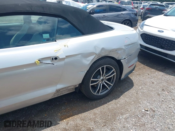2017 Ford Mustang EcoBoost Premium z VIN 1FATP8UH6H5279739, wystawiony jako IAAI lot #42647755 z przebiegiem 91 724 mil mil oraz . Historia ofert i sprzedaży dostępna na DreamBid. Obrazek 17.