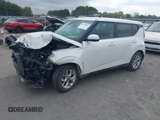 2020 Kia Soul S with VIN KNDJ23AU6L7735062, listed as a IAAI auction lot 40729662 with 100,546 mi miles and . Bid and sale history available at DreamBid. Image 21.