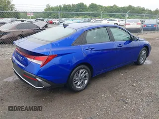 2024 Hyundai Elantra SEL z VIN KMHLM4DG2RU749447, wystawiony jako IAAI lot #42603791 z przebiegiem 9 904 mil mil oraz . Historia ofert i sprzedaży dostępna na DreamBid. Obrazek 4.
