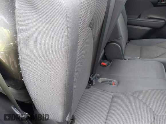 2021 Toyota Highlander L z VIN 5TDCZRBH6MS528171, wystawiony jako IAAI lot #40330366 z przebiegiem 75 297 mil mil oraz . Historia ofert i sprzedaży dostępna na DreamBid. Obrazek 8.